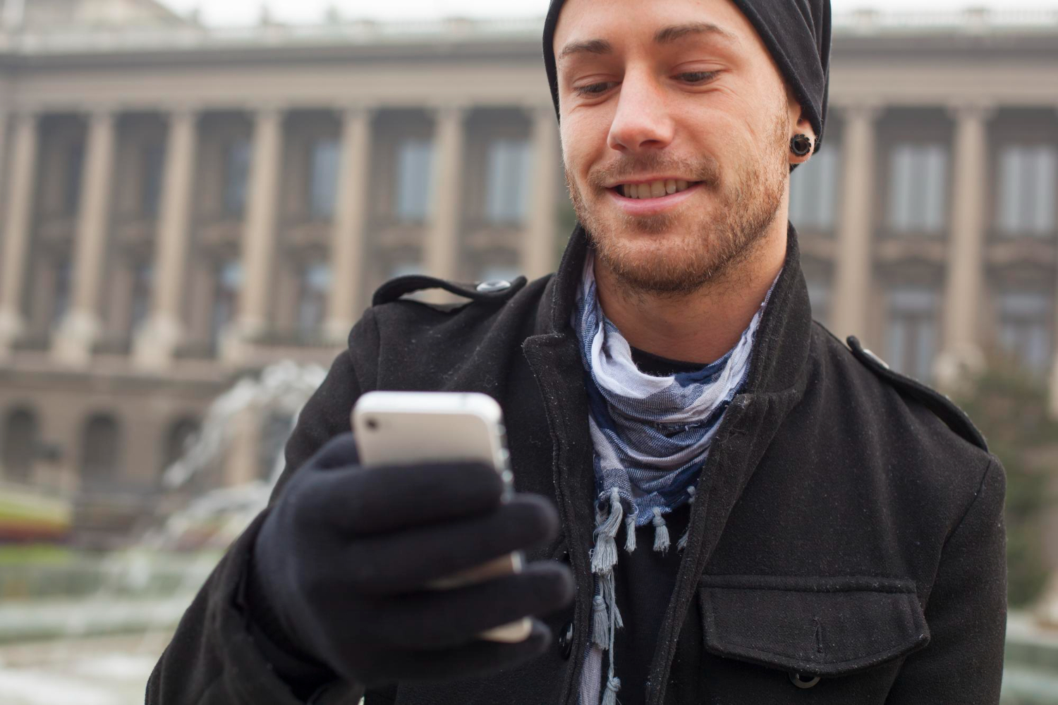 Sicurezza personale 2025: attiva gli avvisi “tracker che ti segue” su iOS e Android
